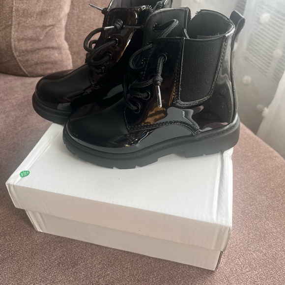 Kids Shiny boots brand new size 29 or US 12 - Picture 4 of 4